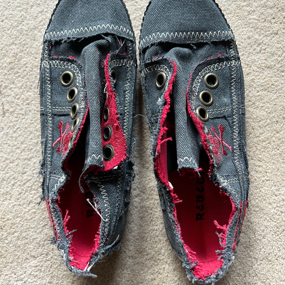 Rebels sneakers skull fray style, Sz 6.5
